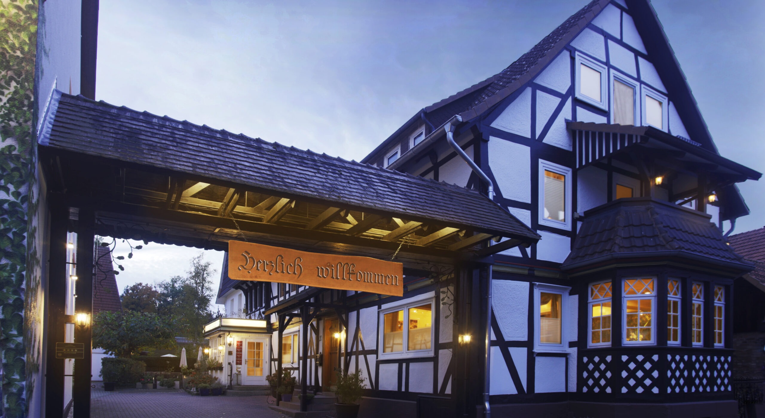 Fassade Landhaus Dämmerung 01