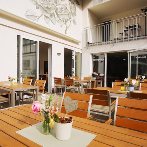 05 Terrasse Tränke 01-min